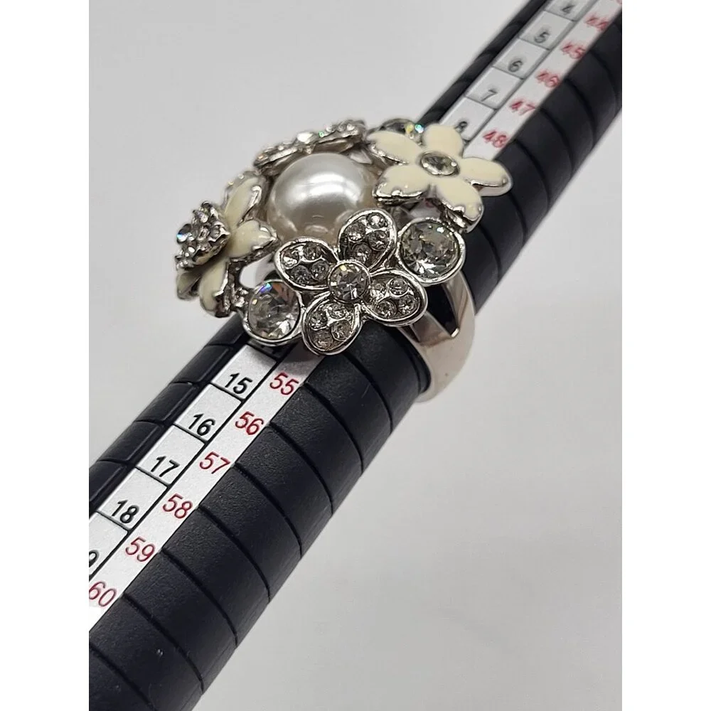 Lia Sophia "Catch The Bouquet" Crystal Rhinestone Faux Pearl Fashion Ring Size 6 - Picture 10 of 11